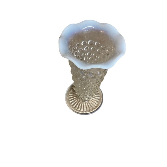 Vintage Anchor Hocking Moonstone Opalescent Glass vase - Picture 4 of 5